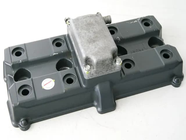 SUZUKI RF 600 GN76B VENTILDECKEL COVER MOTOR