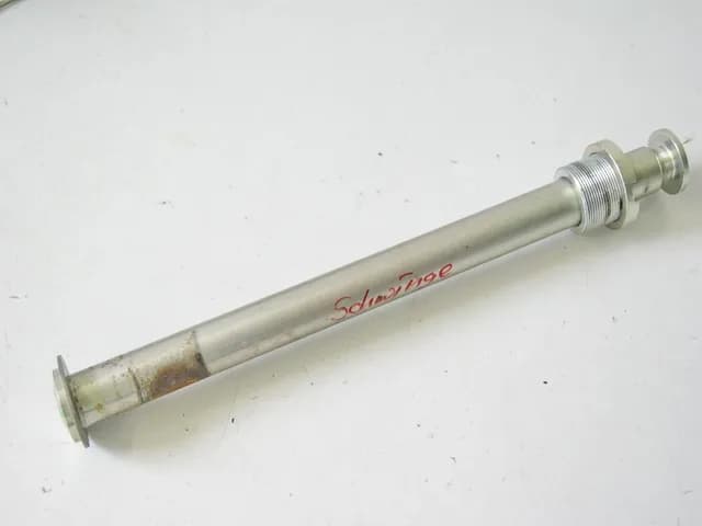 TRIUMPH DAYTONA 955 i T 595 SCHWINGACHSE ACHSE SCHWINGE